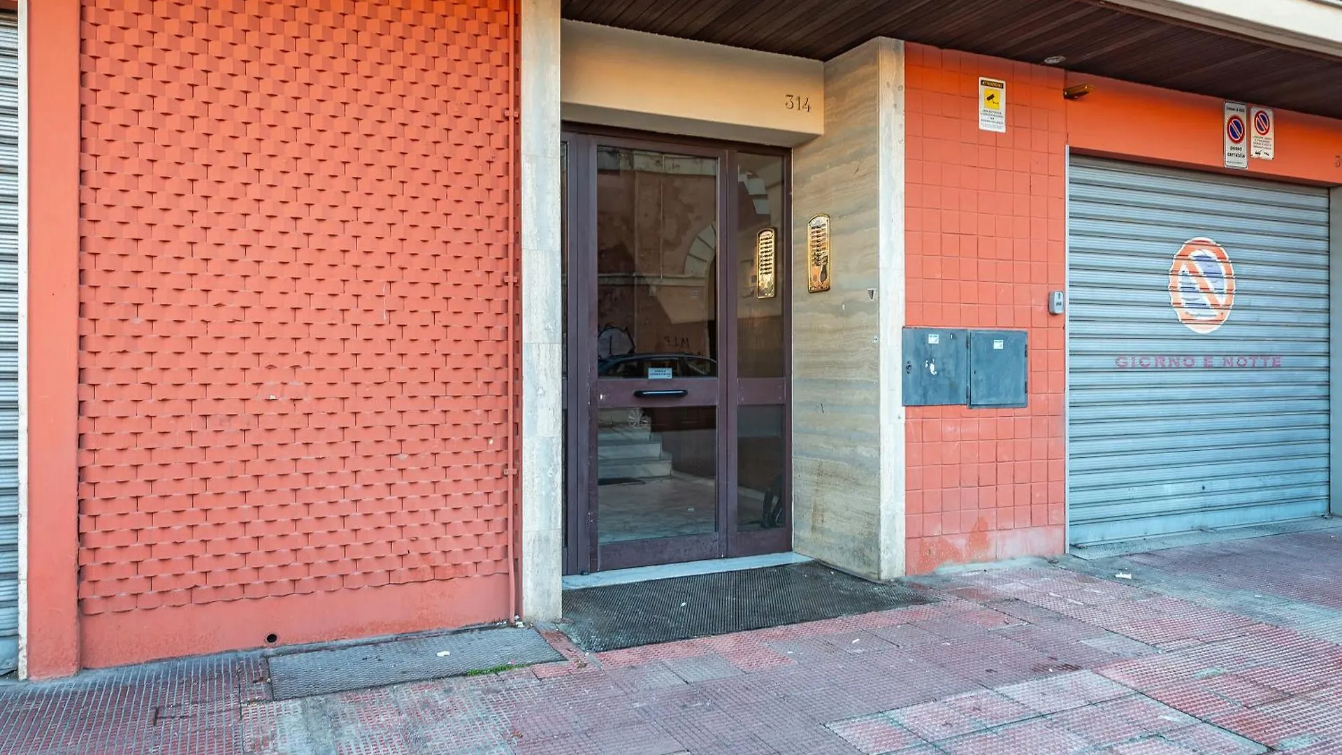 Ravanas 314 Bari Near Station - Happy Rentals 0*,  Ιταλία